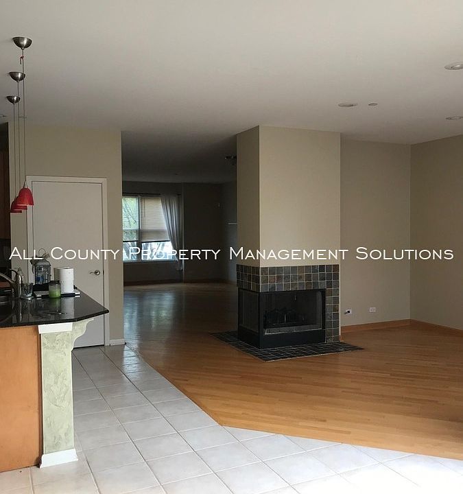 2nd image of 1931 Farnsworth Ln