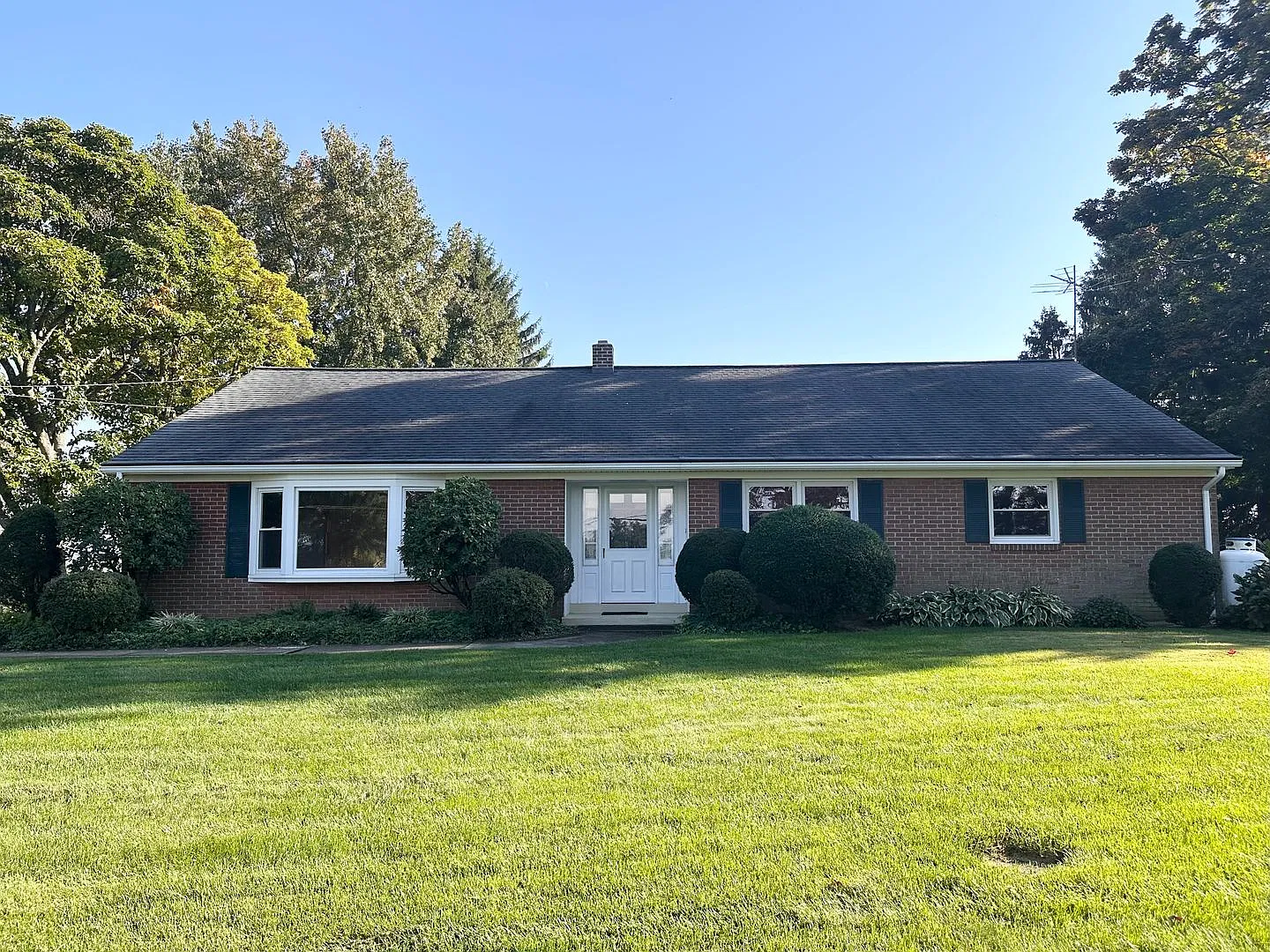 Single Family Home in Washington Boro! — Photo 1