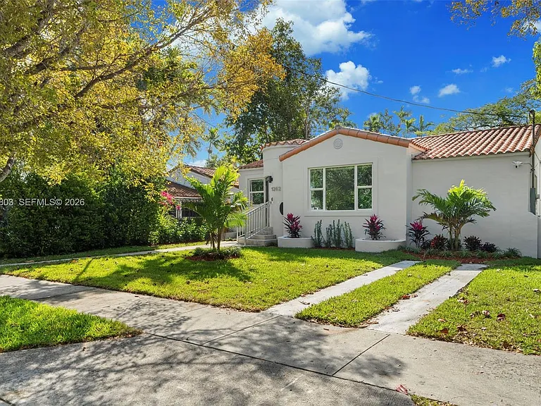 1262 SW 15th Ter — Photo 34