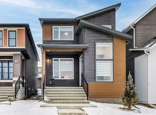 184 SE Rowmont Blvd NW, Calgary, AB T3L0H3