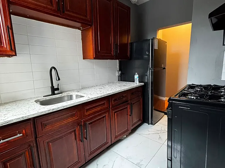 713 Arlington Ave #4D — Photo 1