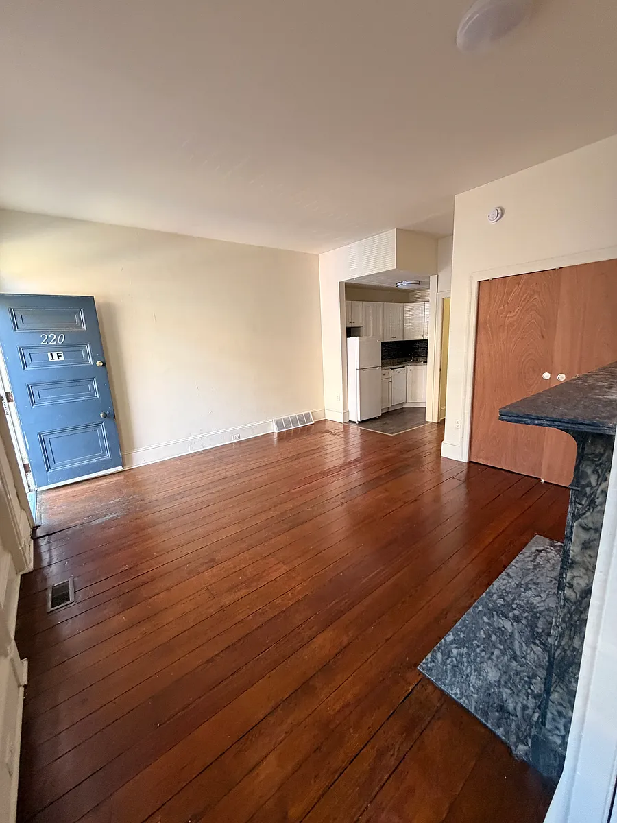 Building Photo - 220 Fitzwater St #1F