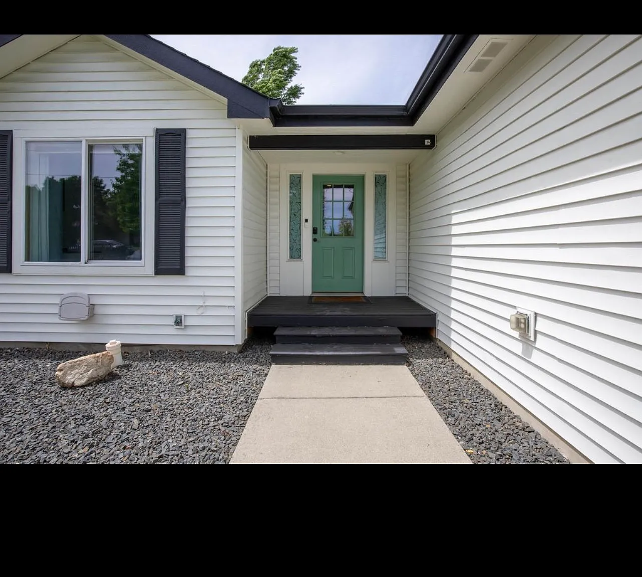 3 bed, 1200 sqft, $2,200 — Photo 4