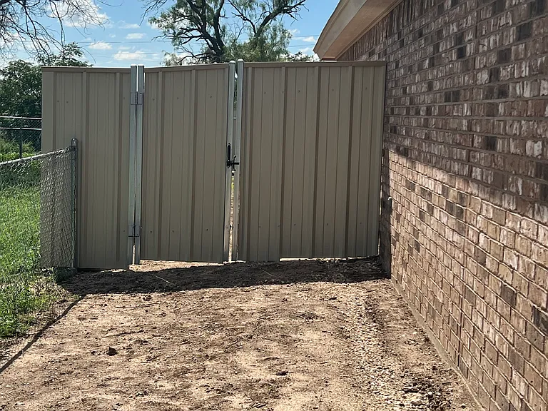 Side gate with metal fencing.