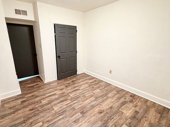 4th image of 232 E King St APT 1
