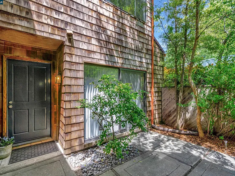 1956 Fair Ridge Ct — Photo 7