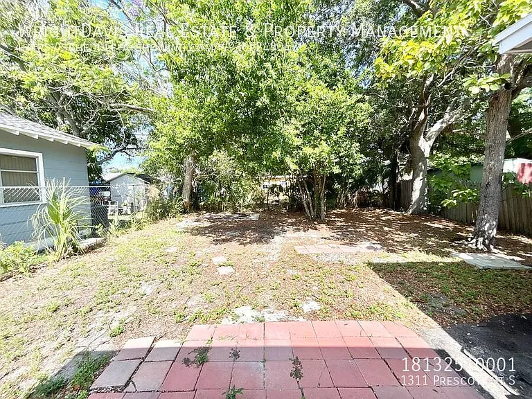 1311 Prescott St S — Photo 27