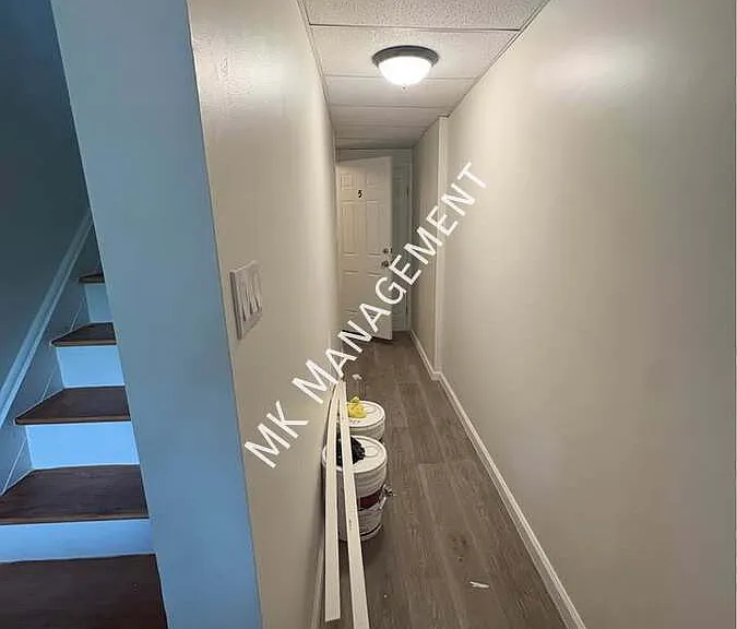 639 E Locust St #5 — Photo 3