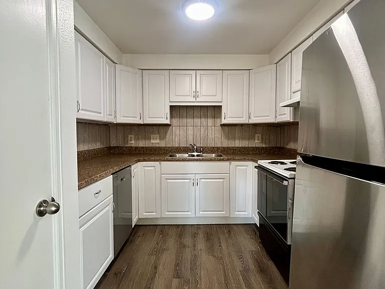 1732 Cambridge Dr — Photo 20