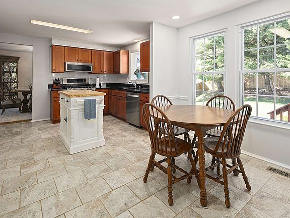 3rd image of 7624 Anamosa Way