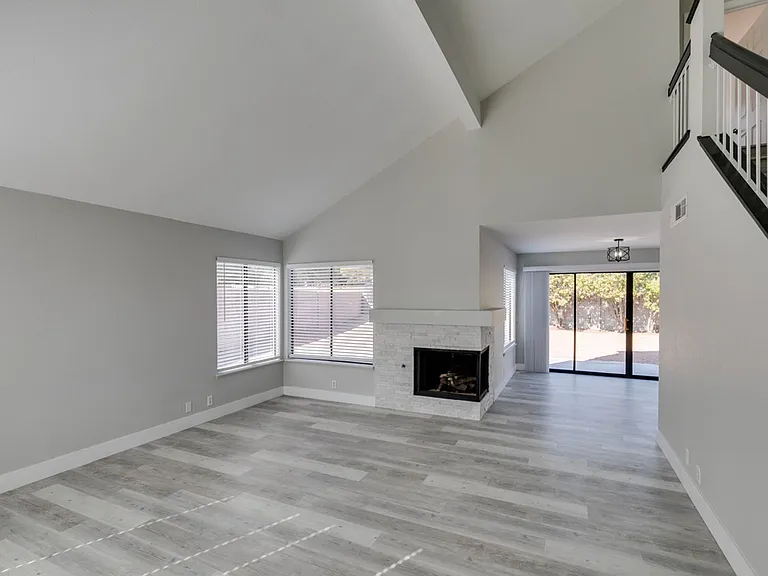 91 Trevor Dr — Photo 4