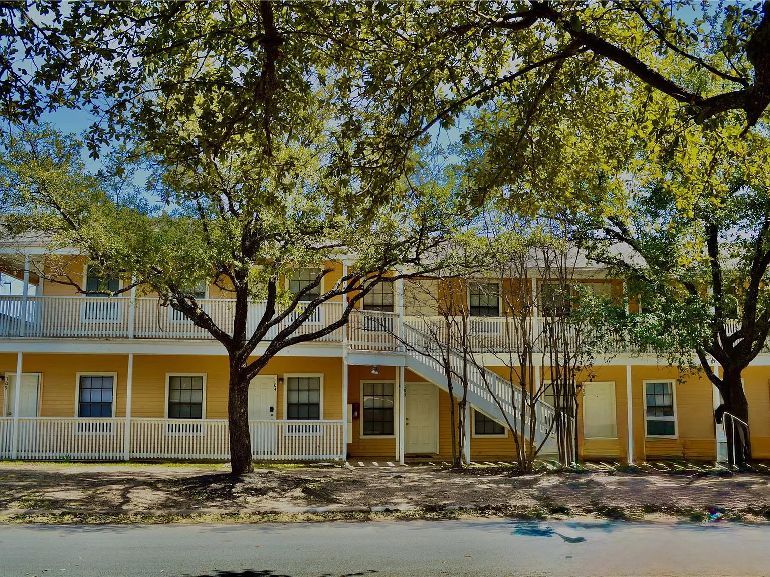 1 bed, 1.0 bath, 688 sqft, $900 — Photo 1