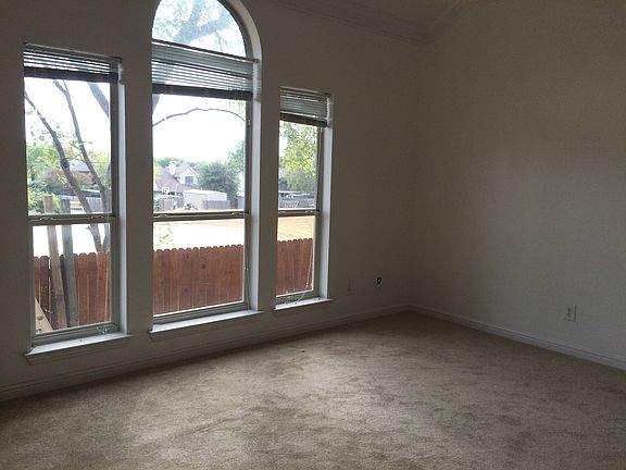 2nd image of 605 Ashbrook Ct