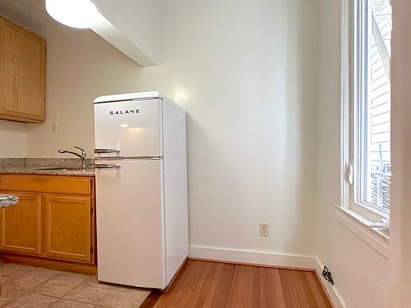 3rd image of 707 Stockton St APT 208