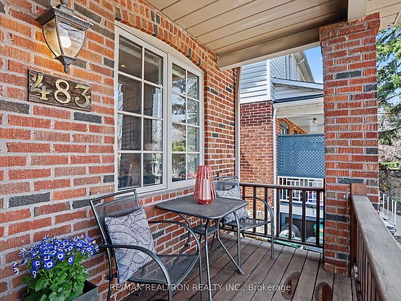 4th image of 483 Roehampton Ave