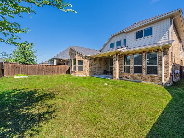 921 Bayberry Dr — Photo 38