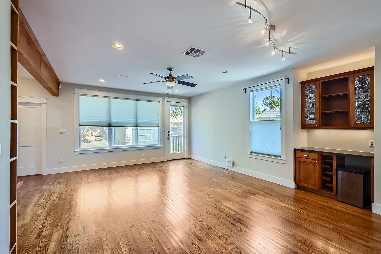 3 bed, 2.0 bath, 1686 sqft, $4,295 — Photo 4