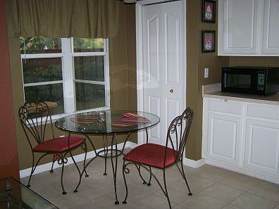 Eat-In Kitchen