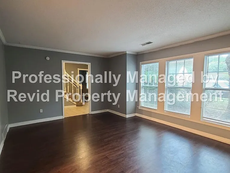 6771 Bainbridge Dr — Photo 9