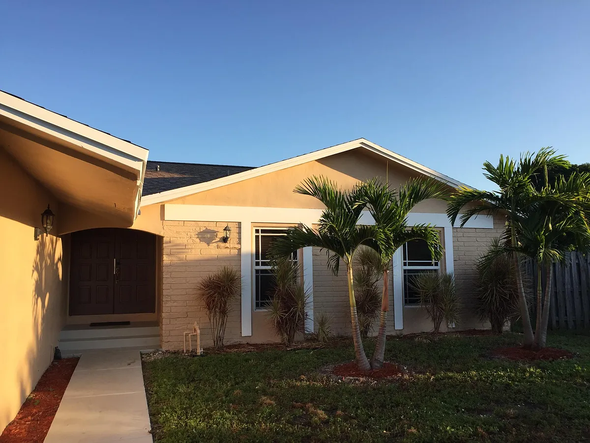 Building Photo - 9321 NW 39th Ct