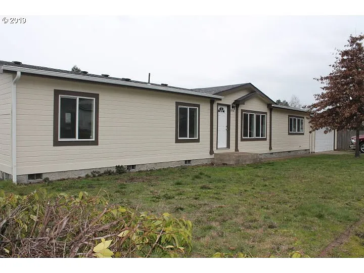 890 Kings Row photo 1