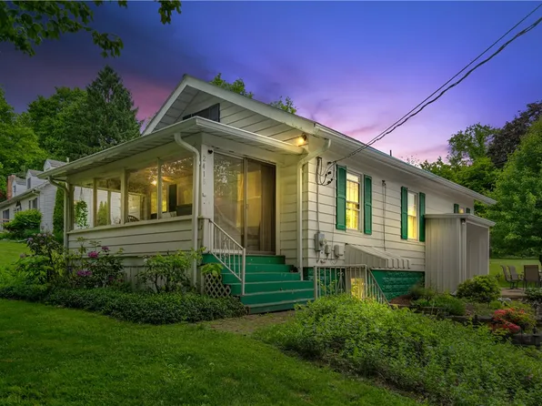 2418 Graceland Rd, New Castle, PA 16105