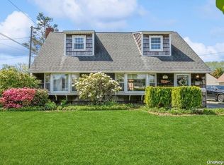 2488 5th St, East Meadow, NY 11554