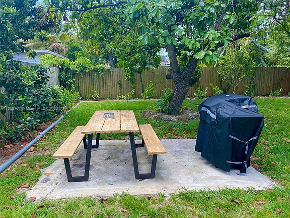 3rd image of 1438 NW 27th St #1