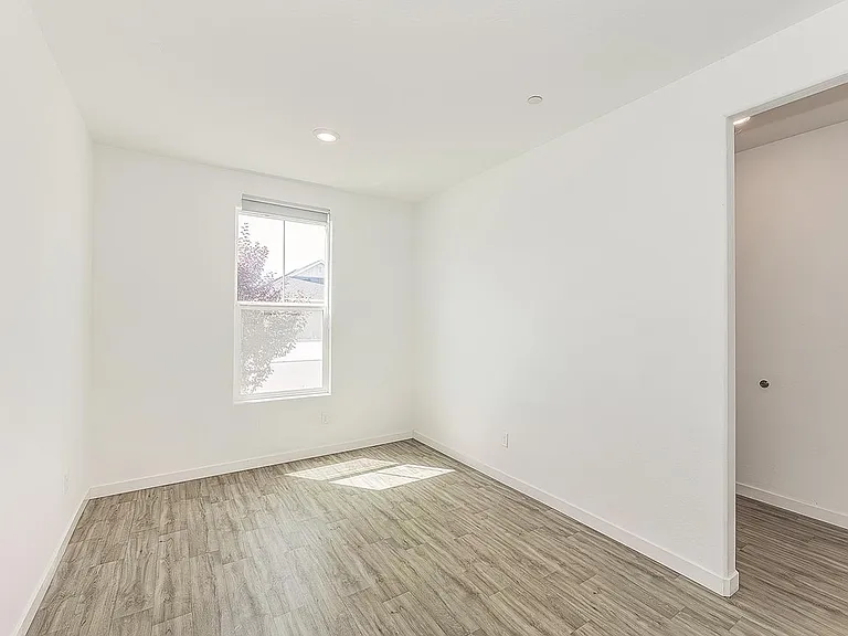 2844 N Vahe — Photo 16