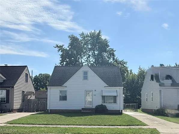 13716 Maple Leaf Dr, Garfield Heights, OH 44125