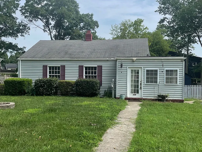 829 Everett Pl — Photo 2