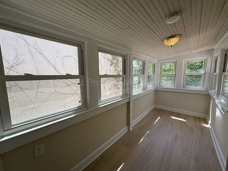 320 Wolfe St #A — Photo 15