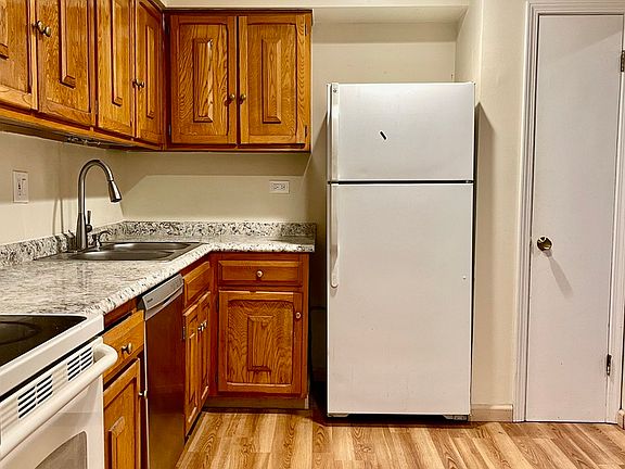 4th image of 706 E Algonquin Rd Unit 204