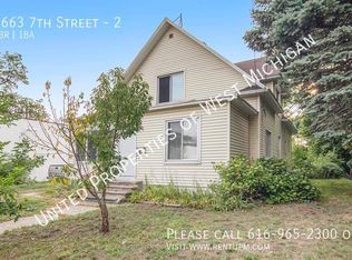 1663 7th St APT 2, Muskegon, MI 49441
