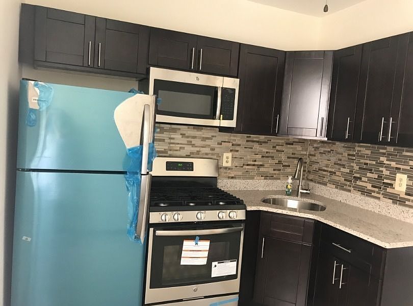 2nd image of 2847 44th St #2