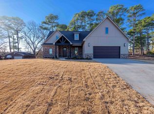 687 Oakview Cir, Killen, AL 35645