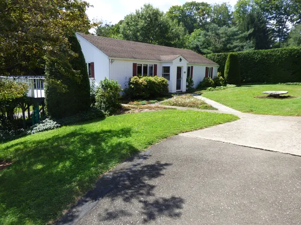41 Flat Swamp Rd #A, Newtown, CT 06470