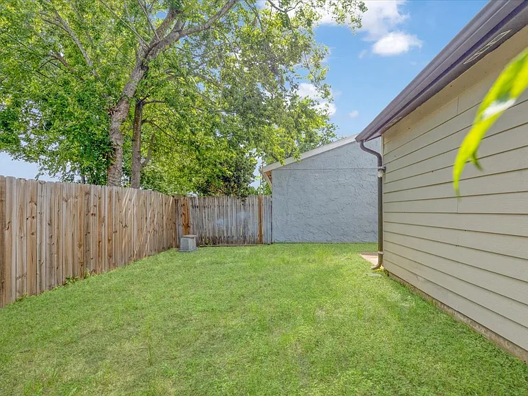 10254 Bridgeland Ln — Photo 20