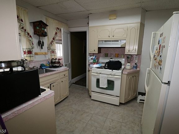 4th image of 296 Montclair Ave