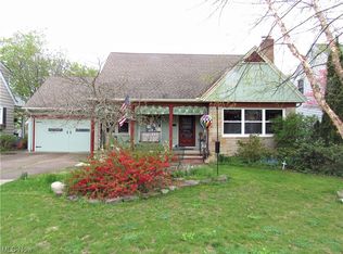 238 Elmwood Dr, Berea, OH 44017