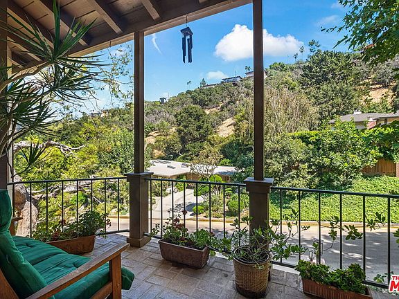 4th image of 3715 Benedict Canyon Ln
