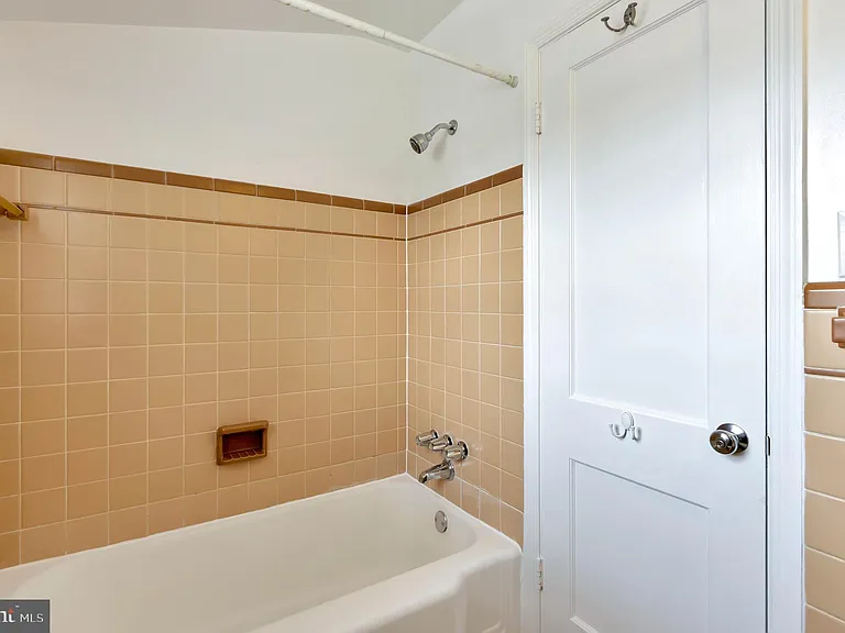 970 N Quintana St — Photo 22