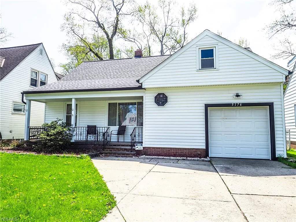 5176 Case Ave photo 1
