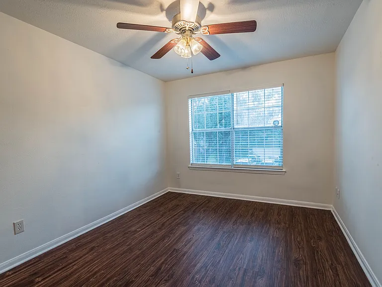 6303 Faulkner Ridge Dr — Photo 12