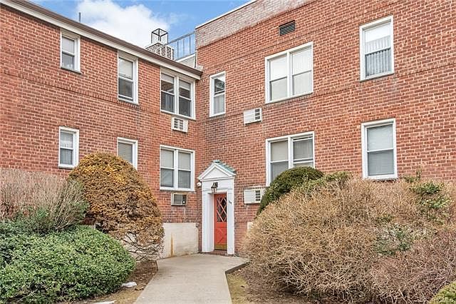 1st image of 709 Palmer Ct APT 2F