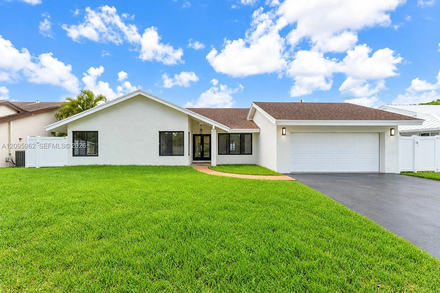 Calusa Corners — Photo 1