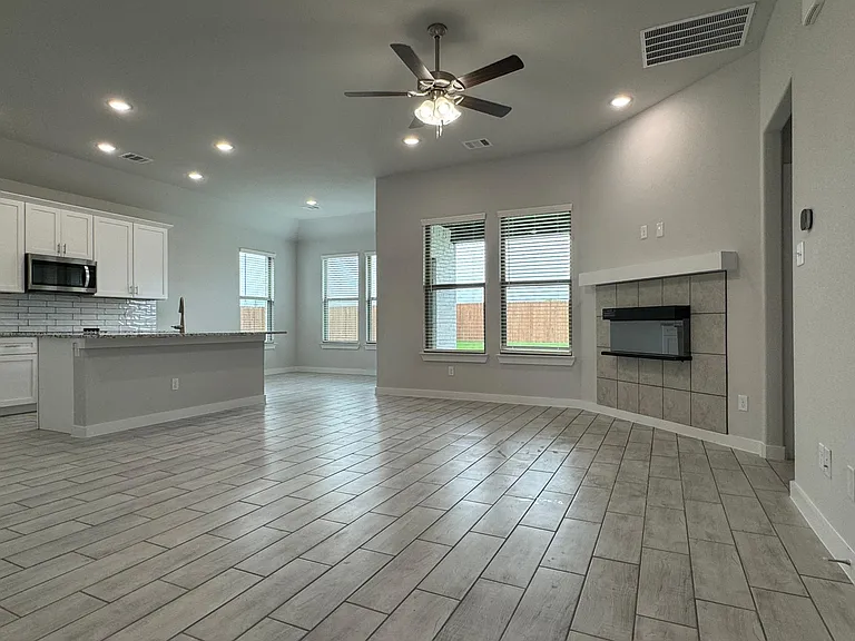 831 Rosebud Trl — Photo 5