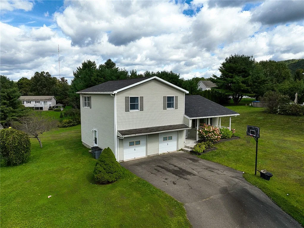 3 bed, 2.5 bath, 1600 sqft, $2,250 — Photo 2