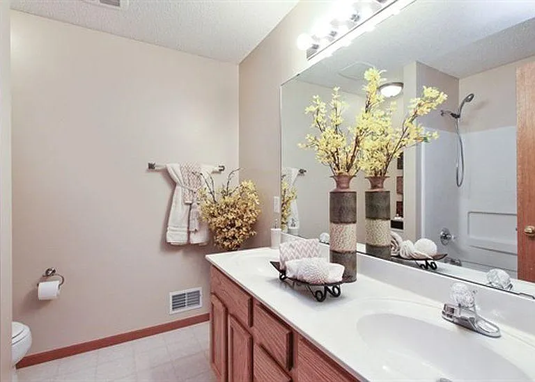 upstairs full bathroom