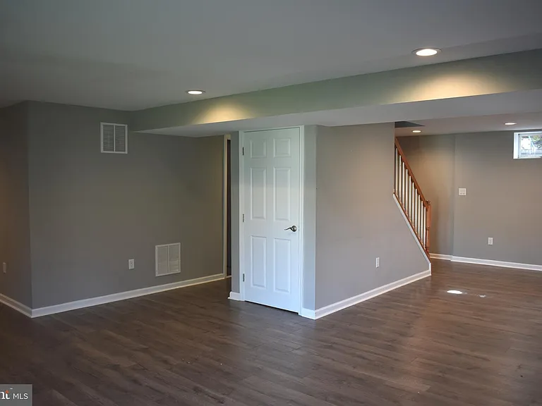 2174 E Greenleaf Dr — Photo 23